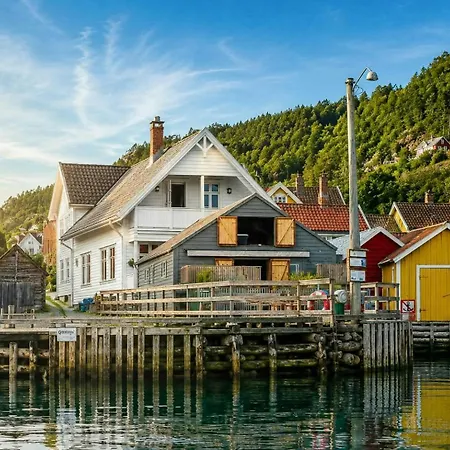 Dom wakacyjny Historic House By The Fjord In