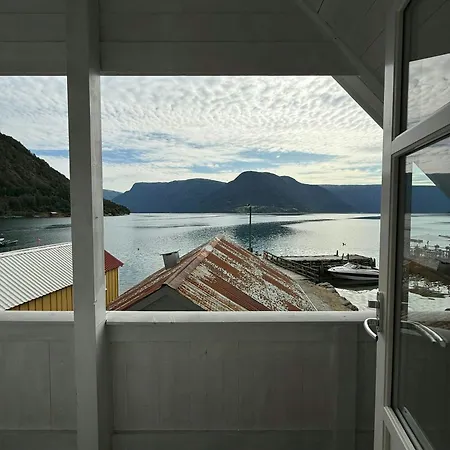 Historic House By The Fjord In Solvorn