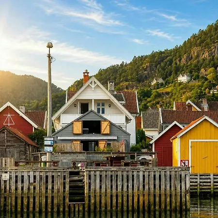 Dom wakacyjny Historic House By The Fjord In