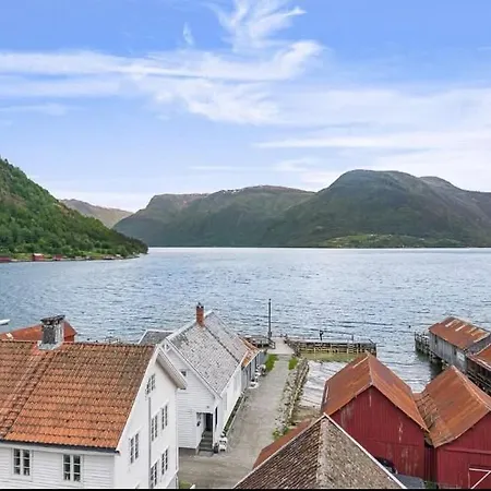 Historic House By The Fjord In Dom wakacyjny *